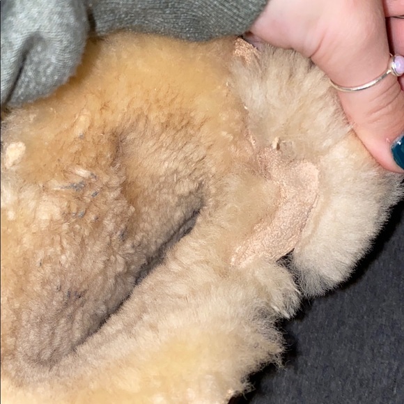 UGG Bailey Button - Picture 5 of 9